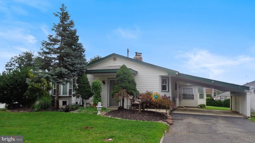 32 VALLEY, LEVITTOWN, PA 19057 — exterior