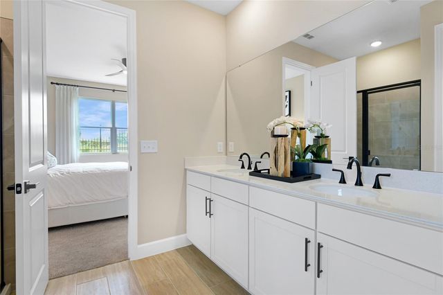 190 BLUE STAR COURT, Tavares, FL 32778