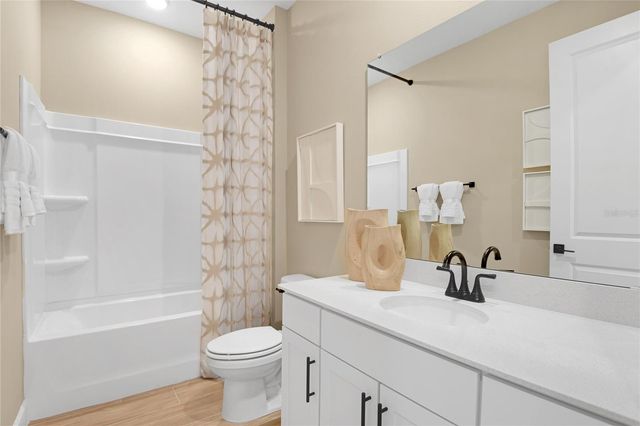 190 BLUE STAR COURT, Tavares, FL 32778