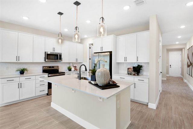 190 BLUE STAR COURT, Tavares, FL 32778