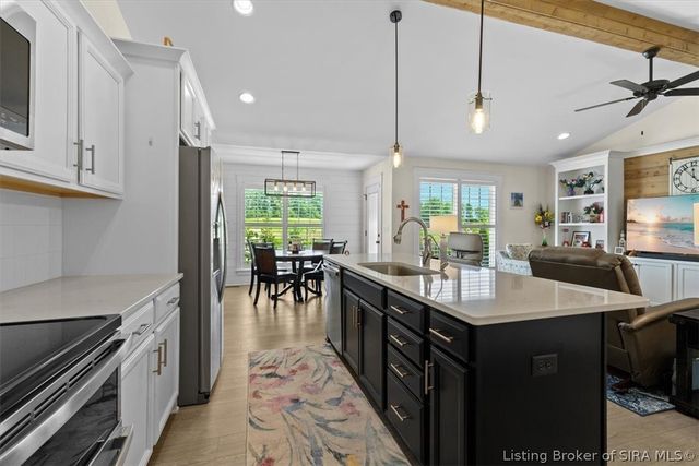 8008 Turf Way Trail, Sellersburg, IN 47111