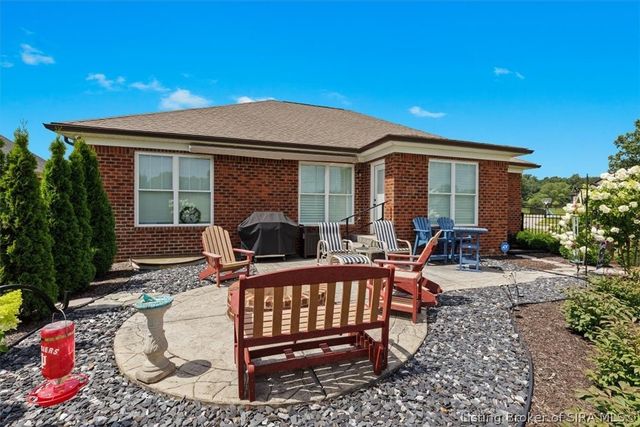 8008 Turf Way Trail, Sellersburg, IN 47111