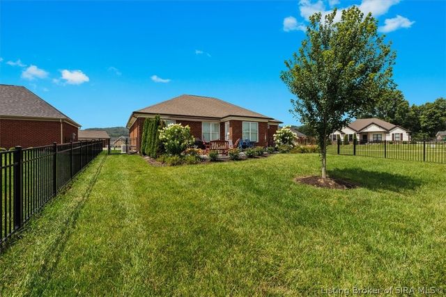 8008 Turf Way Trail, Sellersburg, IN 47111