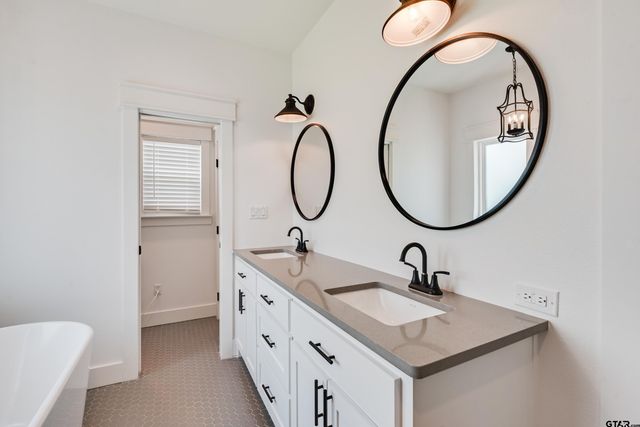 771 Vz County Road 2115, Canton, TX 75103