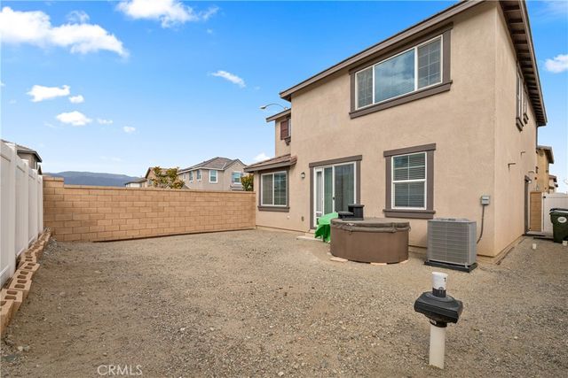 2476 Gunner Ridge, Rialto, CA 92377