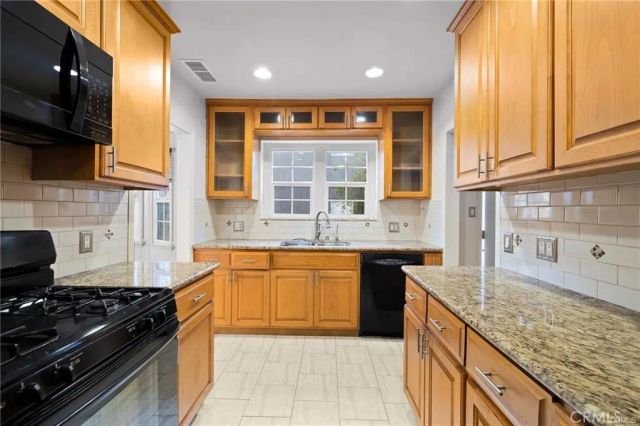 1283 S Dunsmuir, Los Angeles, CA 90019