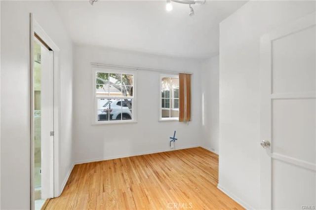 1283 S Dunsmuir, Los Angeles, CA 90019