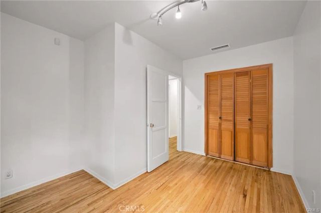 1283 S Dunsmuir, Los Angeles, CA 90019