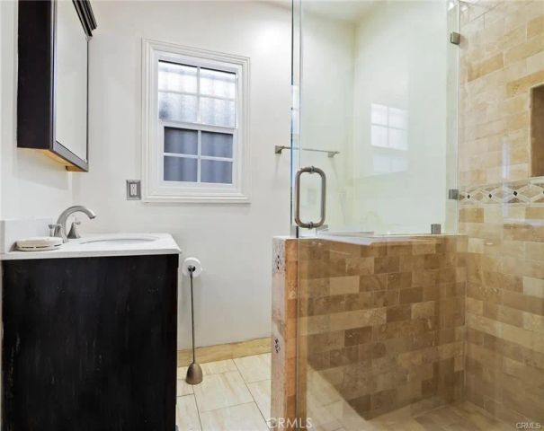 1283 S Dunsmuir, Los Angeles, CA 90019