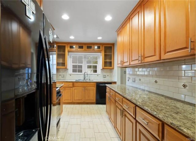 1283 S Dunsmuir, Los Angeles, CA 90019