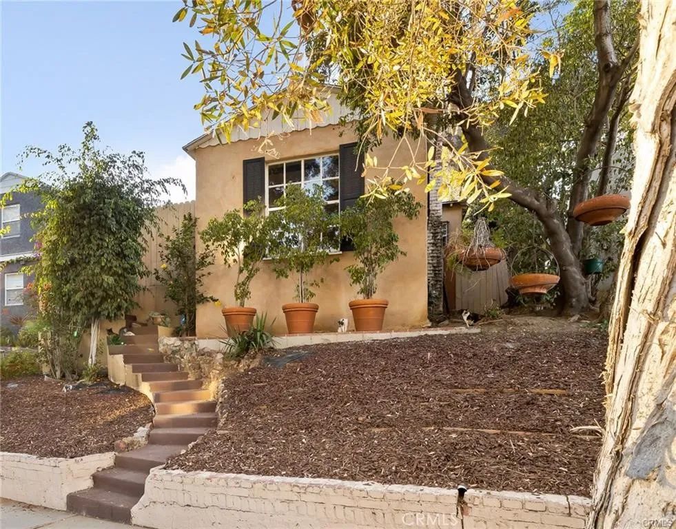 1283 S Dunsmuir, Los Angeles, CA 90019