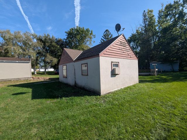 616 E Adolphus Avenue, Fergus Falls, MN 56537