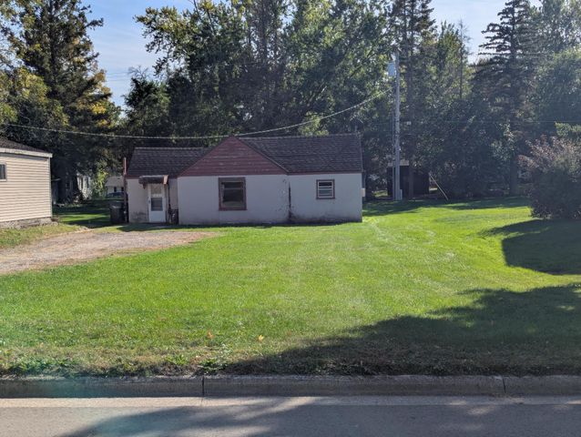 616 E Adolphus Avenue, Fergus Falls, MN 56537