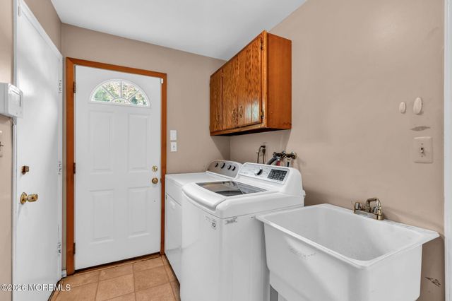 14 Scott Drive, Morganville, NJ 07751