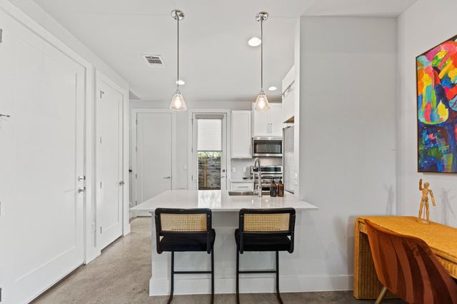 2004 E 10th ST 2, Austin, TX 78702