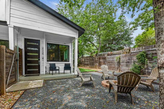 2004 E 10th ST 2, Austin, TX 78702