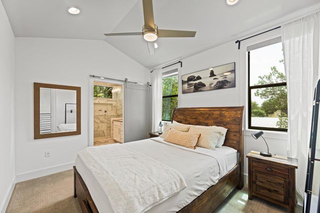 2004 E 10th ST 2, Austin, TX 78702