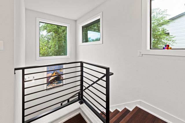2004 E 10th ST 2, Austin, TX 78702