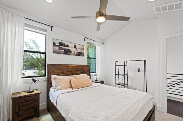 2004 E 10th ST 2, Austin, TX 78702