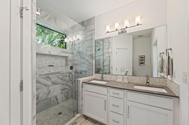2004 E 10th ST 2, Austin, TX 78702