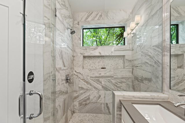 2004 E 10th ST 2, Austin, TX 78702