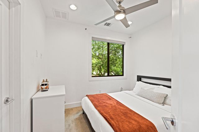 2004 E 10th ST 2, Austin, TX 78702
