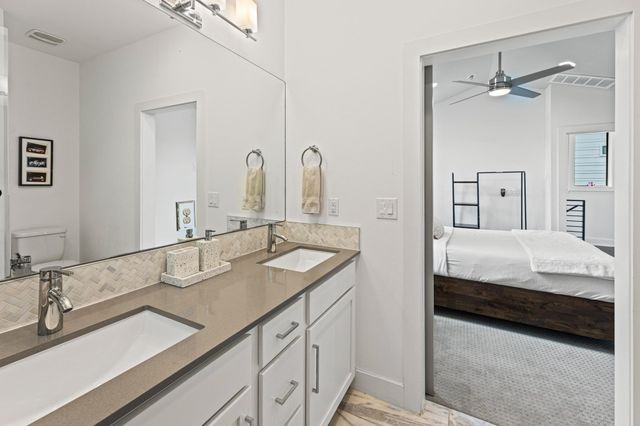 2004 E 10th ST 2, Austin, TX 78702
