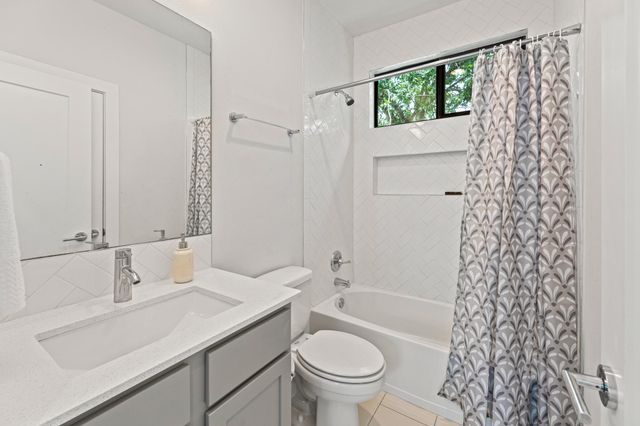 2004 E 10th ST 2, Austin, TX 78702