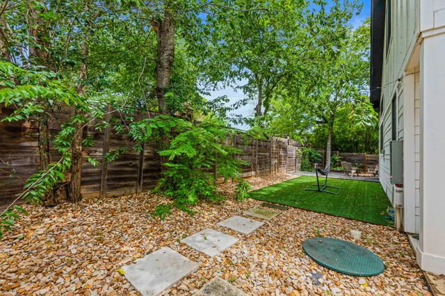 2004 E 10th ST 2, Austin, TX 78702