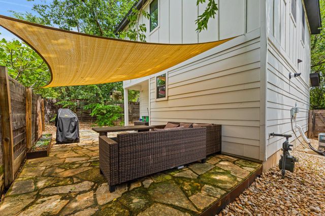 2004 E 10th ST 2, Austin, TX 78702