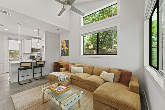 2004 E 10th ST 2, Austin, TX 78702