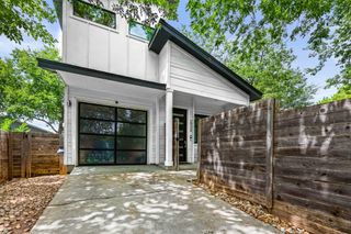 2004 E 10th ST 2, Austin, TX 78702
