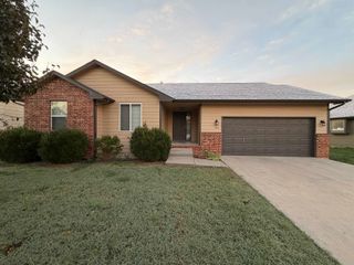 3666 N Forest Ridge Ct, Wichita, KS 67205