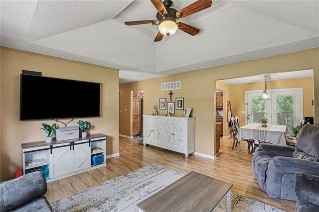 14308 Raymond Road, Kearney, MO 64060