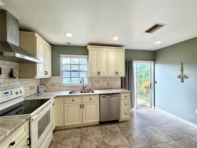 3606 57TH AVENUE DRIVE W, Bradenton, FL 34210