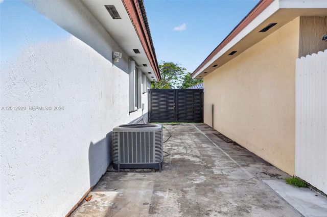 14661 SW 168th Ter, Miami, FL 33177