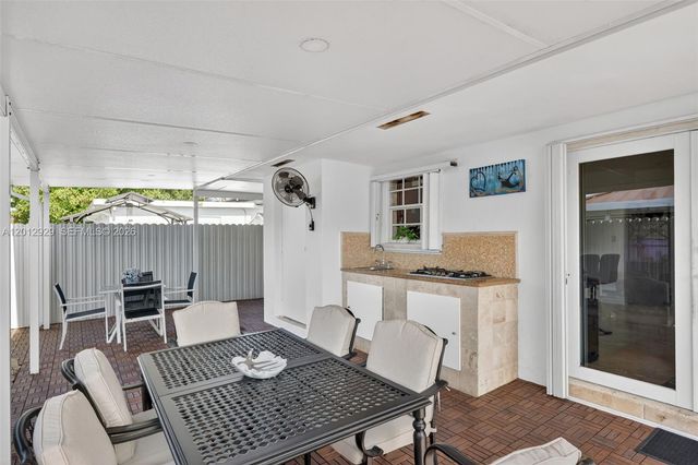 14661 SW 168th Ter, Miami, FL 33177