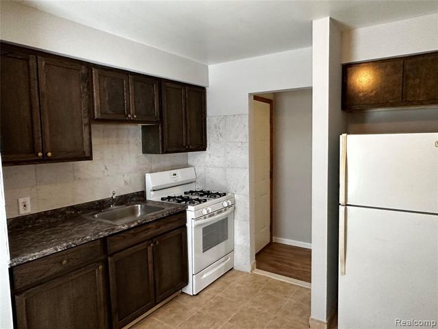 68250 Grand Trunk Unit 4 Avenue, Richmond, MI 48062