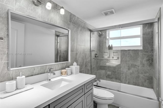 1200 Brickell Bay Drive 2501, Miami, FL 33131