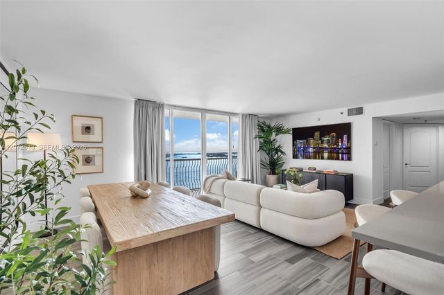 1200 Brickell Bay Drive 2501, Miami, FL 33131