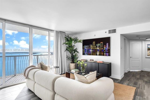 1200 Brickell Bay Drive 2501, Miami, FL 33131