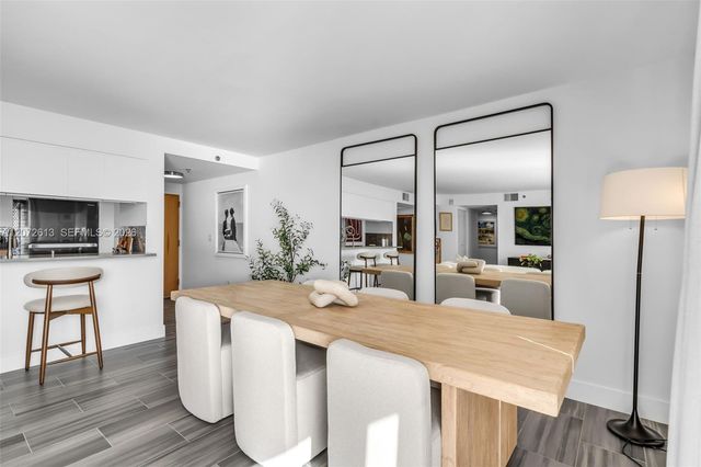 1200 Brickell Bay Drive 2501, Miami, FL 33131