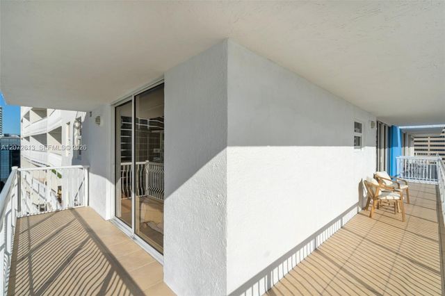 1200 Brickell Bay Drive 2501, Miami, FL 33131