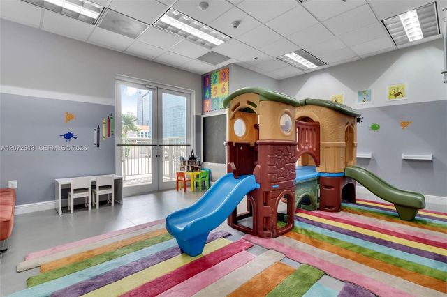 1200 Brickell Bay Drive 2501, Miami, FL 33131
