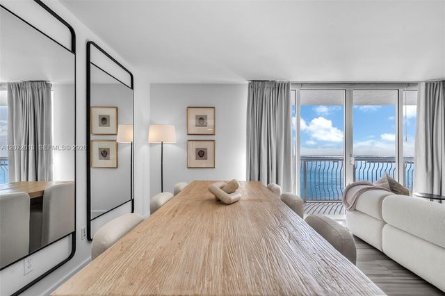1200 Brickell Bay Drive 2501, Miami, FL 33131