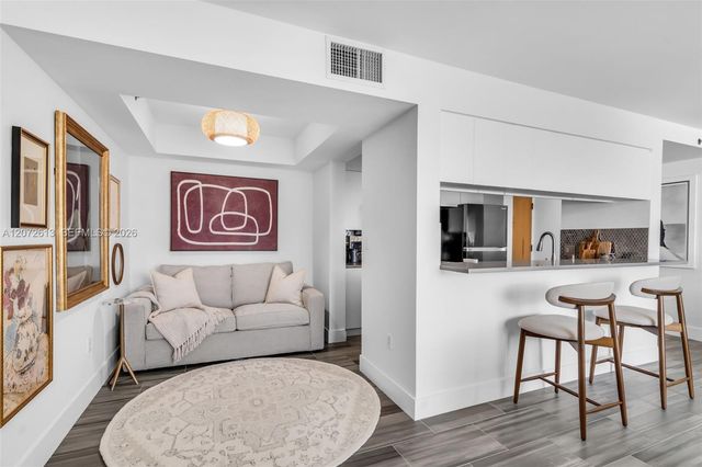 1200 Brickell Bay Drive 2501, Miami, FL 33131