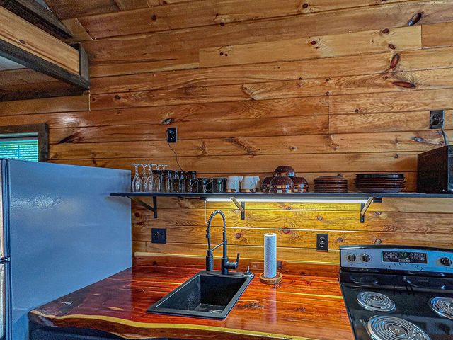 89 Cable Lane, Campton, KY 41301