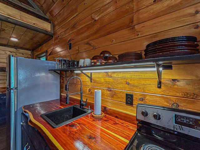 89 Cable Lane, Campton, KY 41301