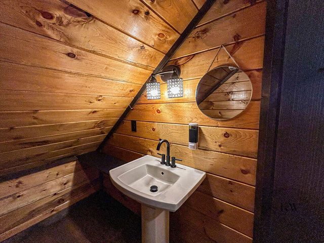 89 Cable Lane, Campton, KY 41301