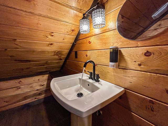 89 Cable Lane, Campton, KY 41301